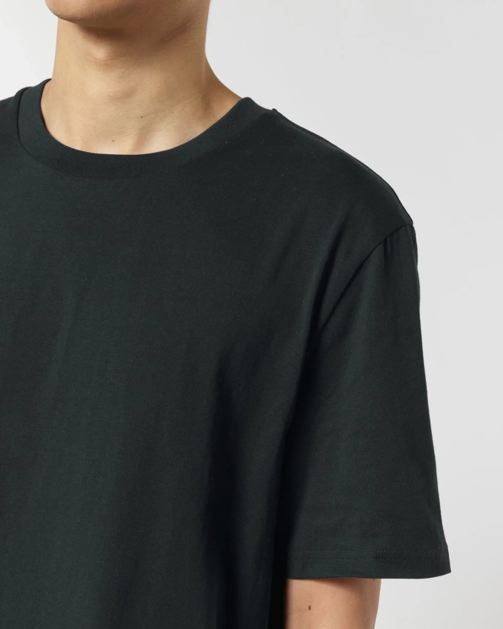 Creator 2.0_Black_Studio_Front_Detail_1