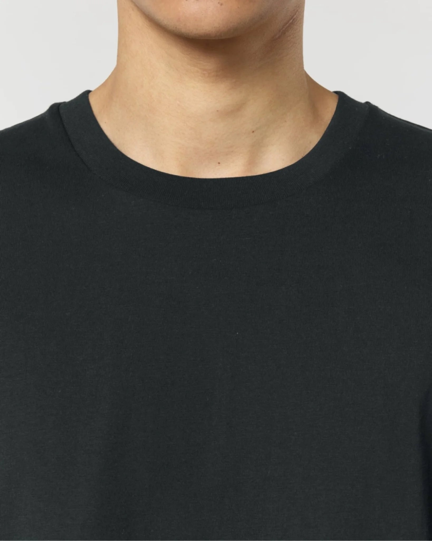 Creator 2.0_Black_Studio_Front_Detail_0