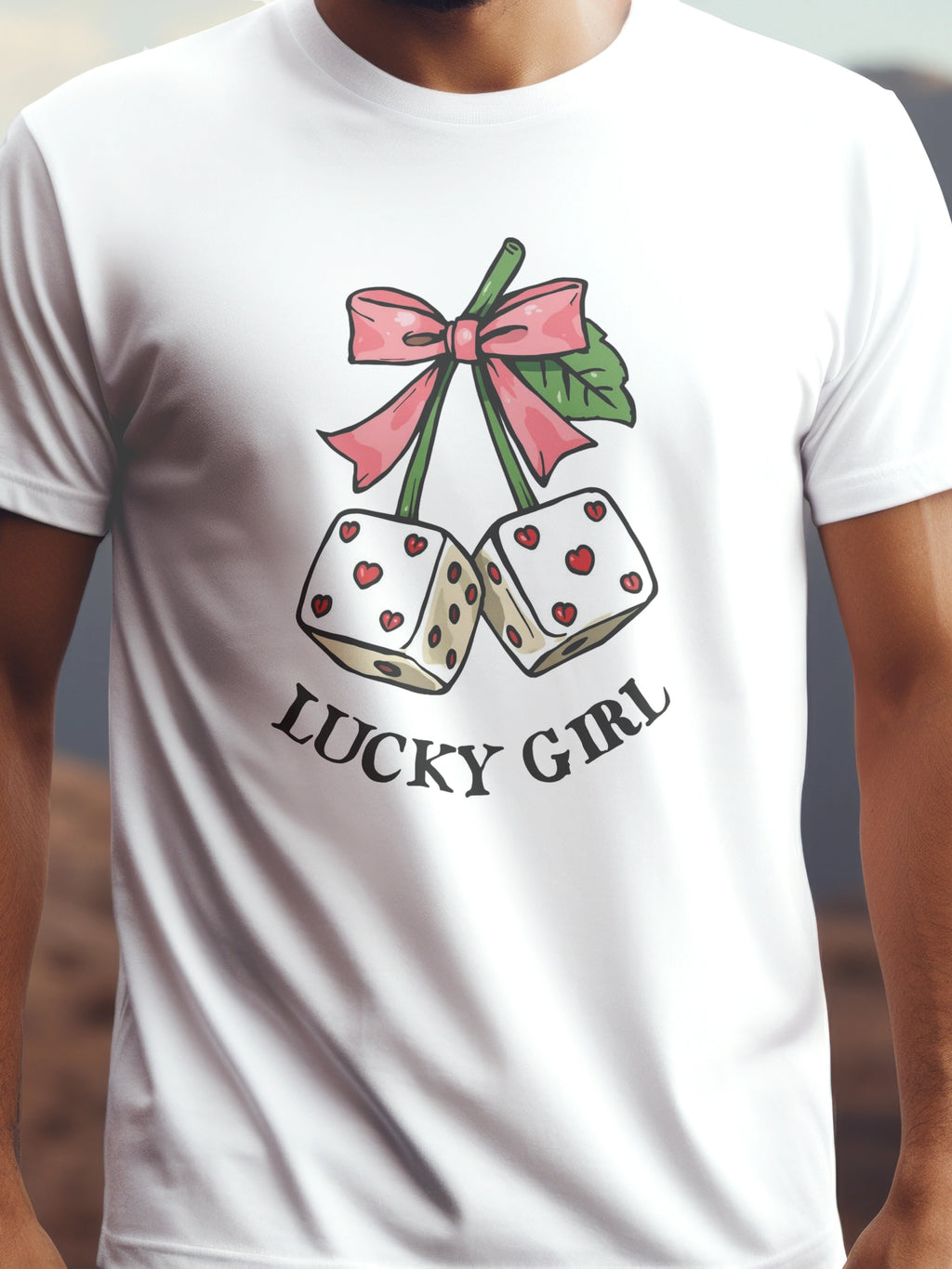 Lucky Girl prémium pamut póló – játékos dobókockák és szív grafikával – fehér férfi póló, unisex póló, magyar minta, vicces póló