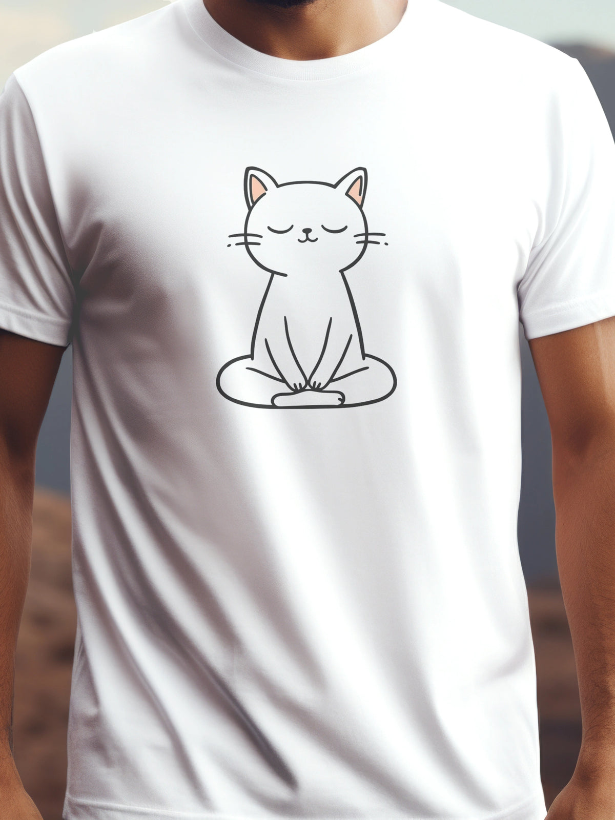 Meditáló macska prémium pamut póló – aranyos cicas figura – fehér férfi póló, unisex póló, magyar minta, vicces póló