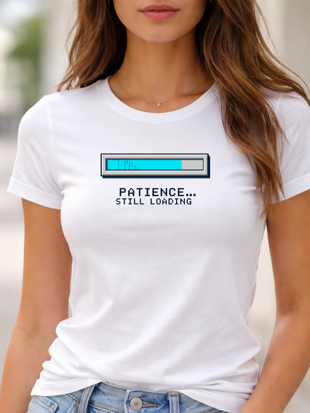 PATIENCE... STILL LOADING fehér színű prémium pamut póló – vicces betöltési grafika – női póló, magyar minta, vicces póló