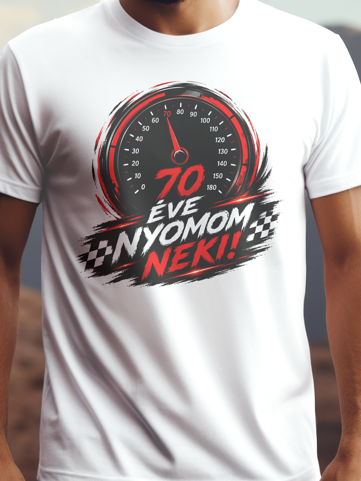 70 éve nyomom neki! fehér színű prémium születésnapi pamut póló – autós grafikás design – férfi póló, unisex póló, magyar minta, vicces póló